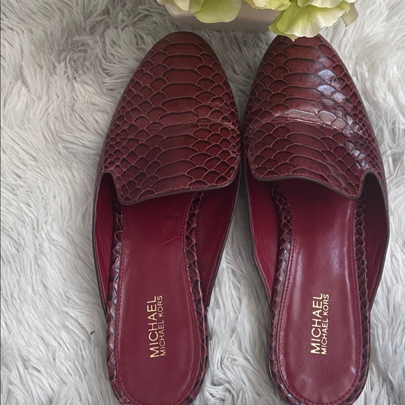 maroon mules